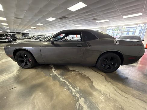 Used 2019 Dodge Challenger SXT RWD image 7