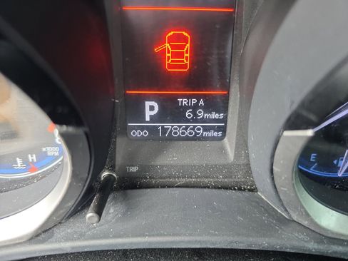 Used 2014 Toyota Corolla S image 25