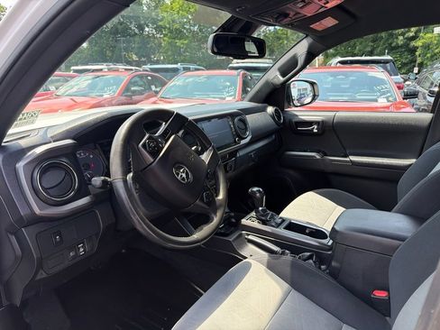 Used 2021 Toyota Tacoma TRD Off-Road w/ Technology Package AWD/4WD image 16