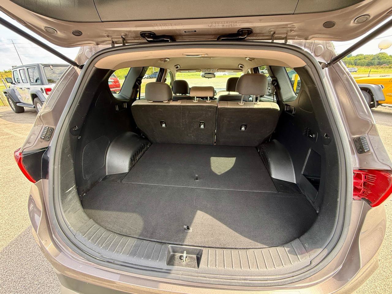 Used 2020 Hyundai Santa Fe SEL w/ Cargo Package FWD image 10