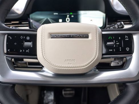 Used 2025 Land Rover Range Rover SE image 15