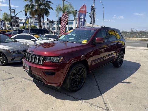 Used 2019 Jeep Grand Cherokee Altitude RWD image 3
