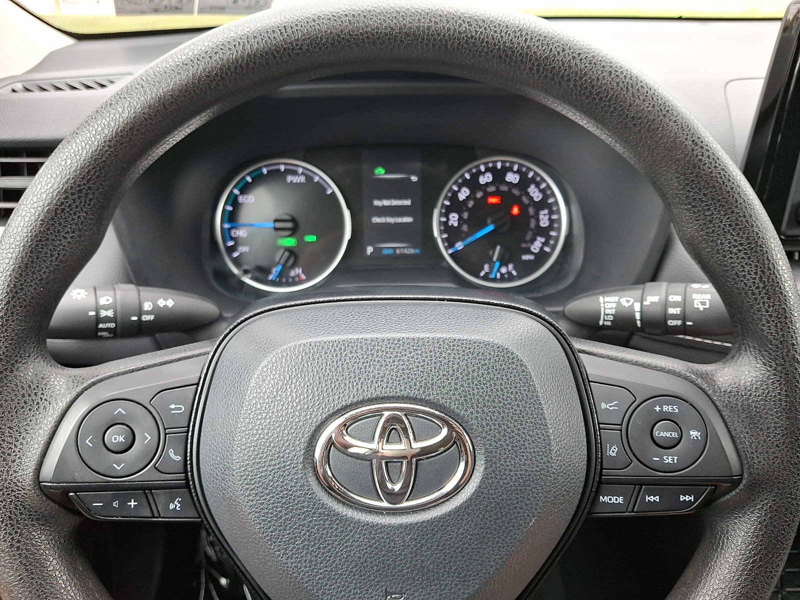 Used 2021 Toyota RAV4 XLE AWD/4WD image 18