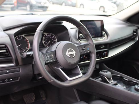 Used 2024 Nissan Rogue SV w/ SV Premium Package image 19