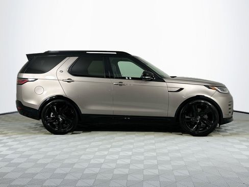 Used 2024 Land Rover Discovery Dynamic SE image 4