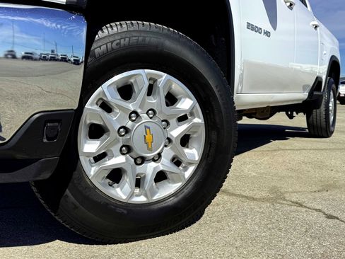 Used 2024 Chevrolet Silverado 2500 LT image 2