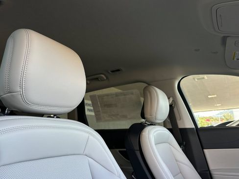 New 2026 Lincoln Nautilus Premier AWD/4WD image 16