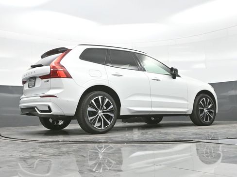 Used 2024 Volvo XC60 B5 Plus image 31