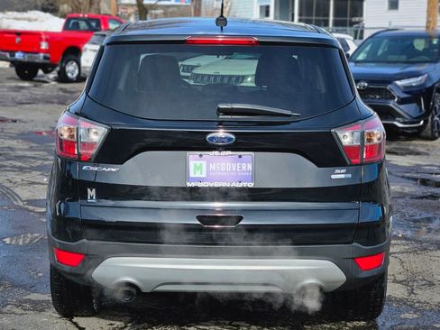 Used 2017 Ford Escape SE image 4
