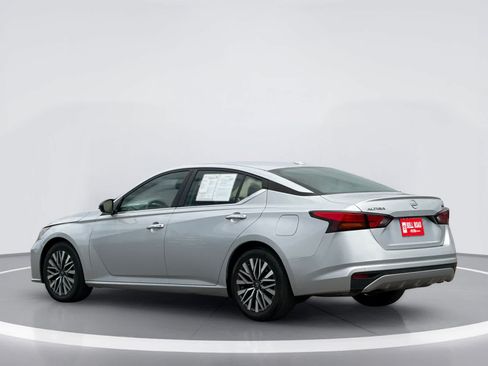 Used 2024 Nissan Altima 2.5 SV FWD image 4