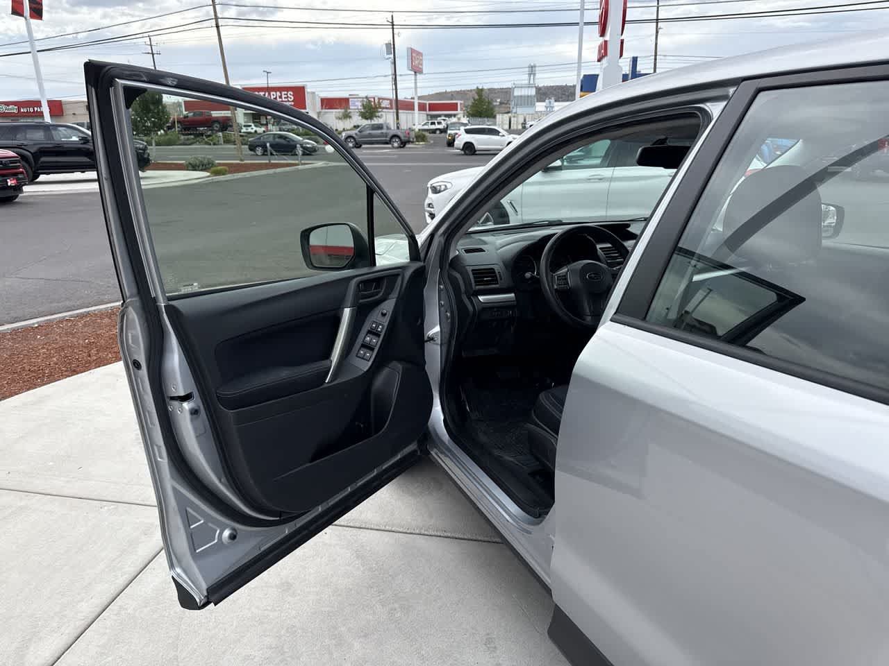 Used 2014 Subaru Forester 2.5i AWD/4WD image 10