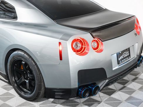 Used 2015 Nissan GT-R Black Edition AWD/4WD image 18