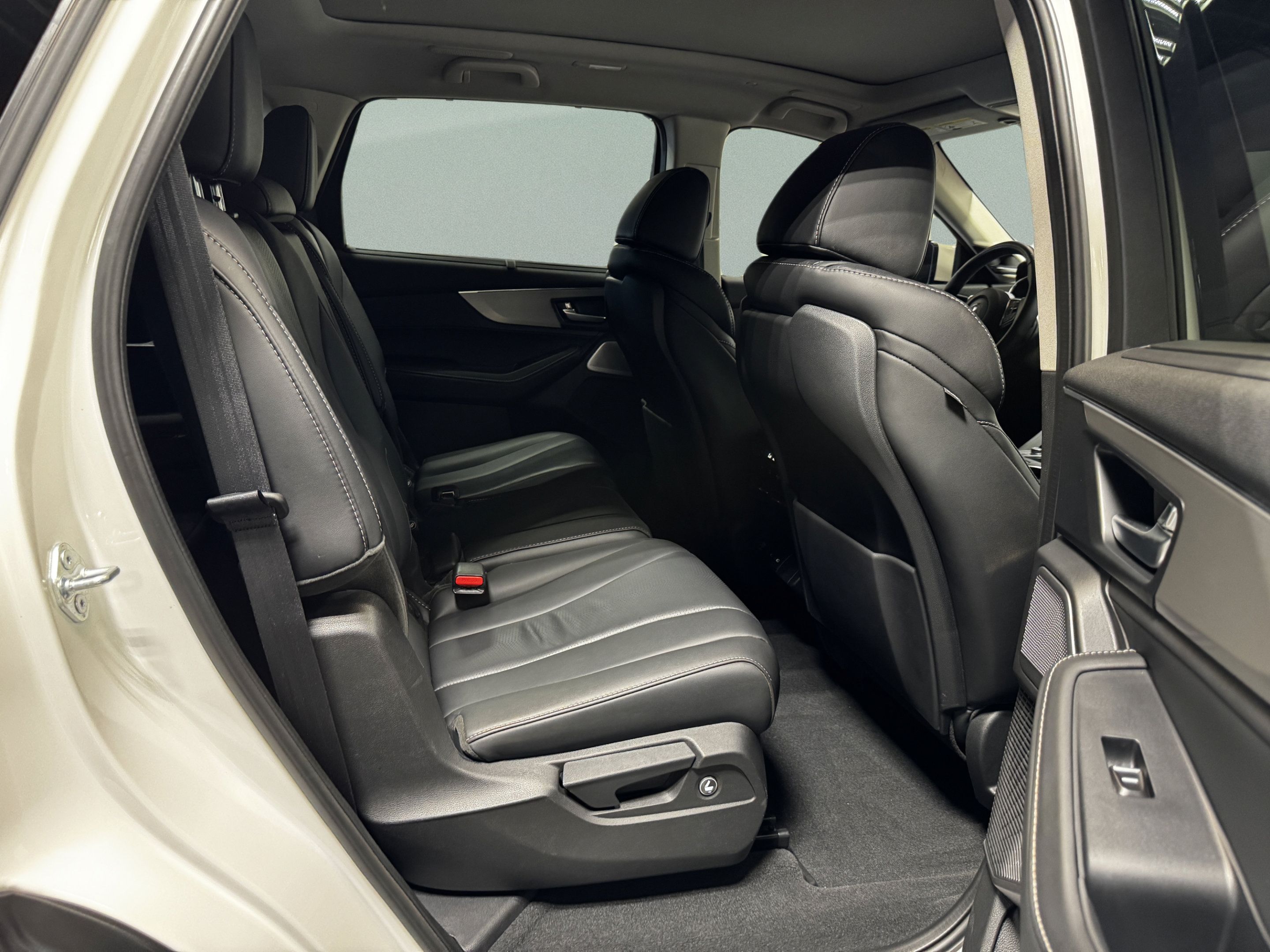 Certified 2026 Acura MDX w/ Technology Package FWD image 33