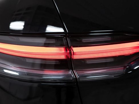 Certified 2025 Porsche Macan image 35