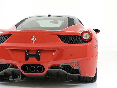Used 2015 Ferrari 458 Italia Coupe RWD image 17