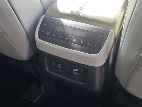 Used 2022 Nissan Pathfinder Platinum w/ Lighting Package (N92) AWD/4WD image 8
