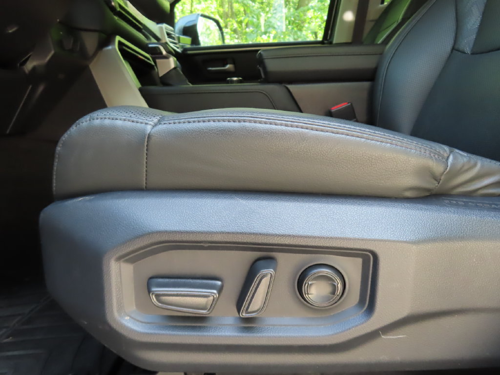 Used 2024 Toyota Tundra Limited AWD/4WD image 7