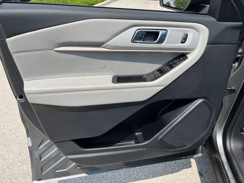 Used 2025 Ford Explorer Active w/ Active Comfort Package image 26