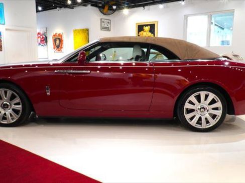 Used 2017 Rolls-Royce Dawn Standard image 9