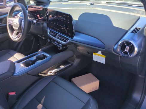 New 2026 Chevrolet Equinox EV LT image 28