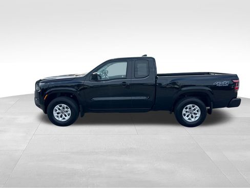 Used 2024 Nissan Frontier SV w/ Technology Package image 3