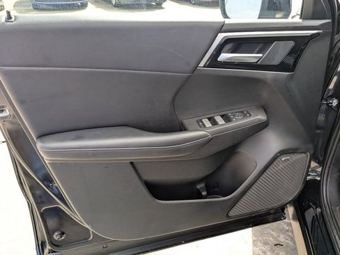 Used 2025 Mitsubishi Outlander SE FWD image 11
