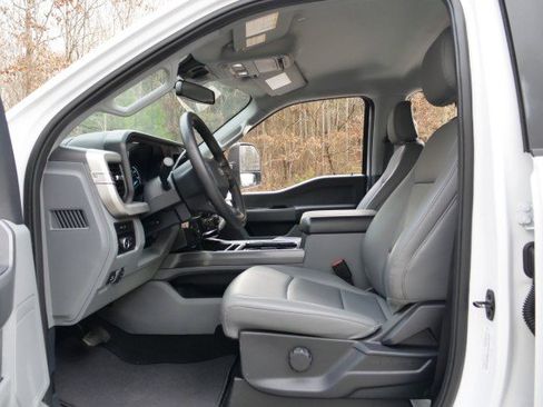 Used 2023 Ford F450 XLT w/ XLT Value Package image 25