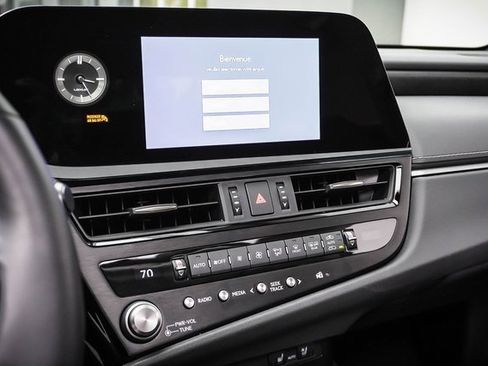 Certified 2025 Lexus ES 300h w/ Premium Package image 16