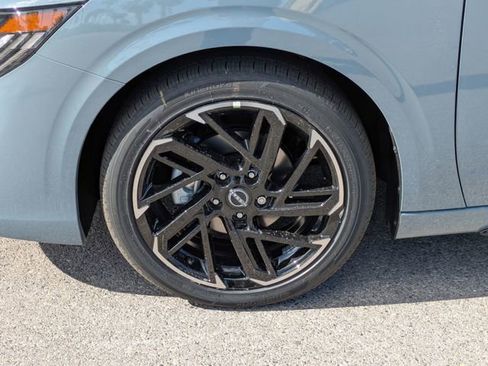 New 2026 Nissan Sentra SR w/ Floor Mat Package FWD image 4