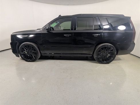 Used 2018 Cadillac Escalade Platinum image 4