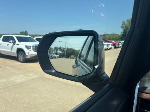 Used 2025 GMC Yukon Denali AWD/4WD image 40