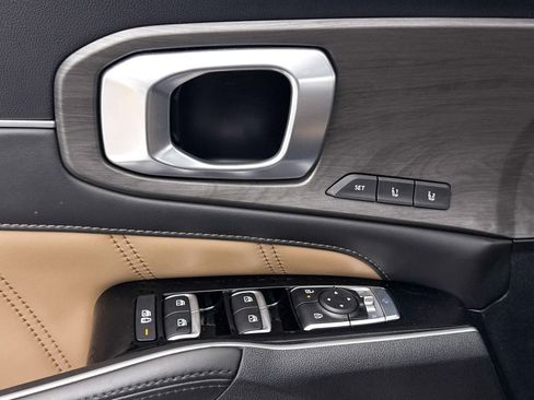 Certified 2024 Kia Sorento SX Prestige w/ Olive Brown Leather Package image 30