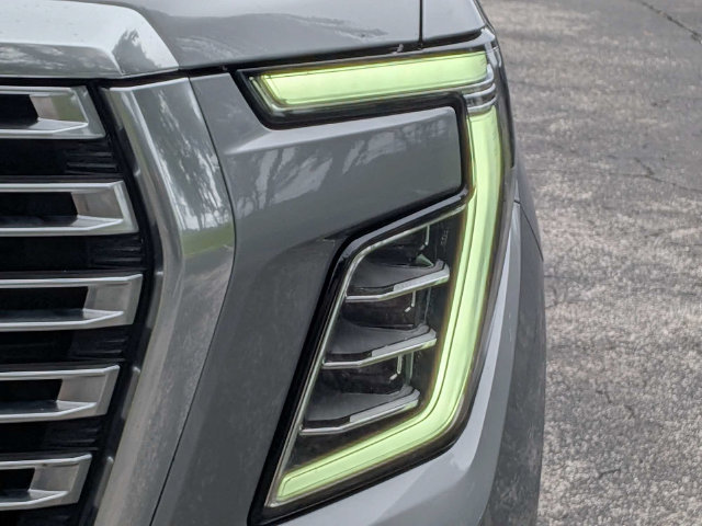 Used 2025 GMC Yukon XL Denali AWD/4WD image 9