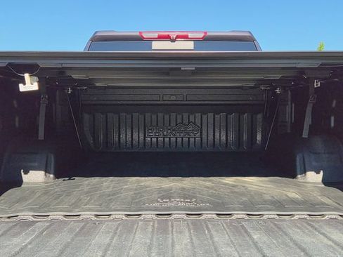 Used 2022 Chevrolet Silverado 1500 High Country w/ High Country Premium Package AWD/4WD image 11