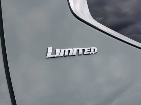 Used 2025 Toyota Tundra Limited AWD/4WD image 6