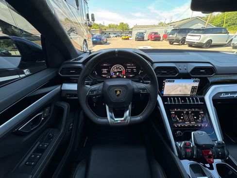 Used 2021 Lamborghini Urus image 52
