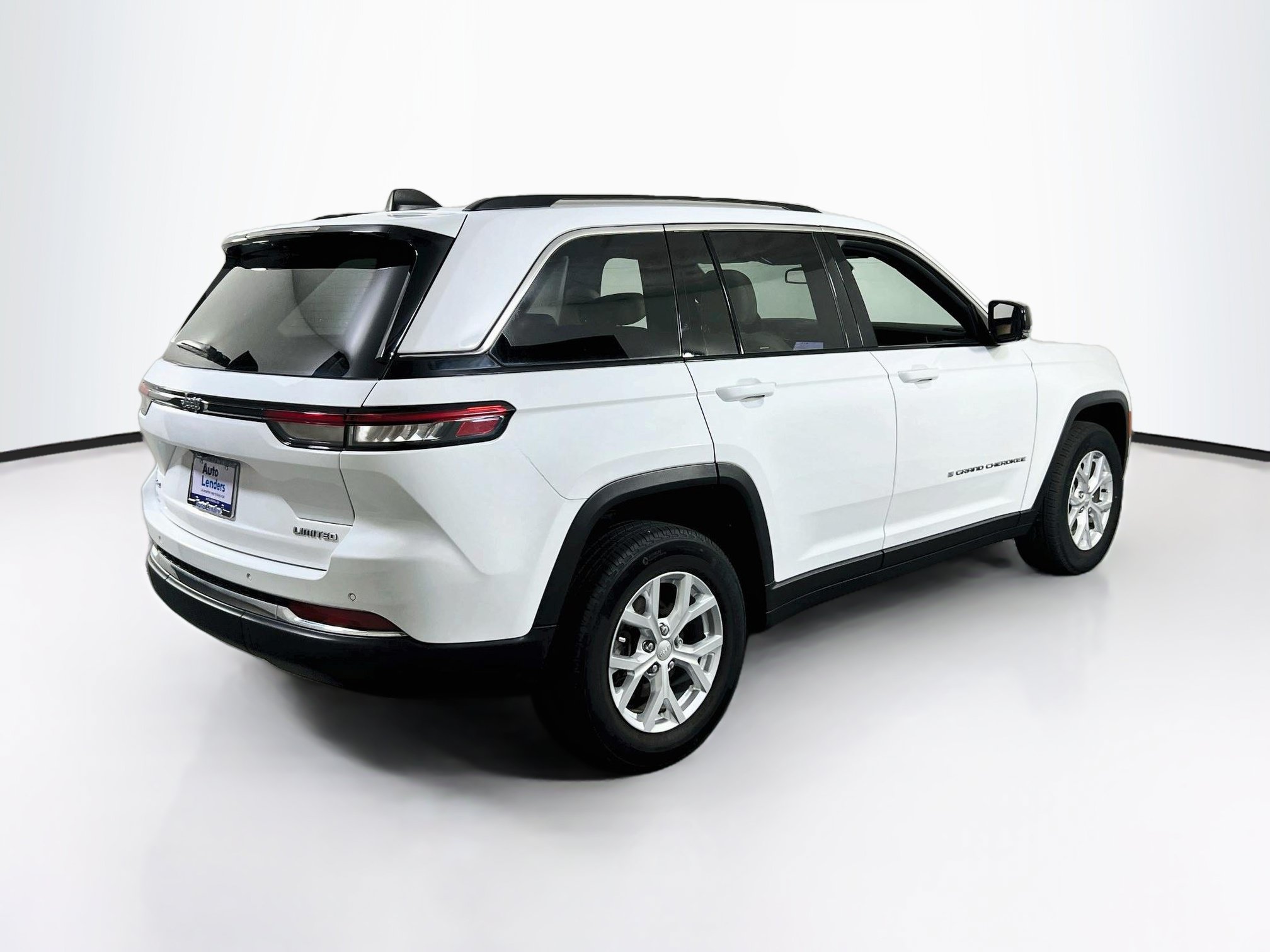 Used 2023 Jeep Grand Cherokee Limited w/ Trailer Tow Prep Group (B) AWD/4WD image 5