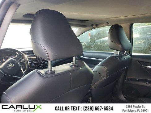 Used 2019 Toyota Camry XLE image 11
