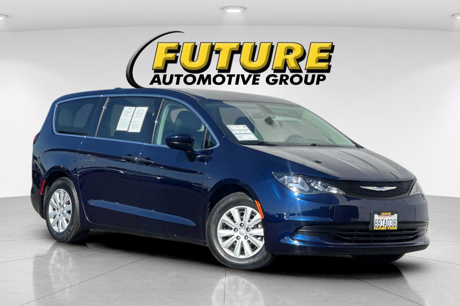 Used 2018 Chrysler Pacifica Select FWD image 1