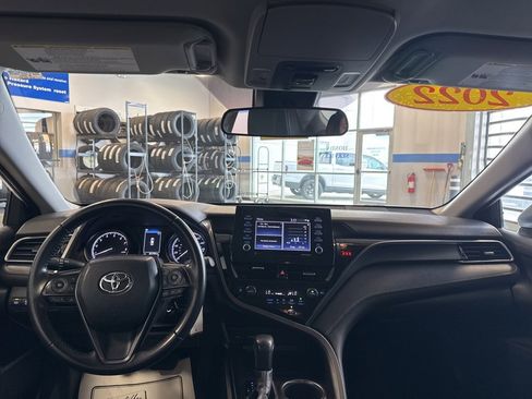Used 2022 Toyota Camry SE image 9