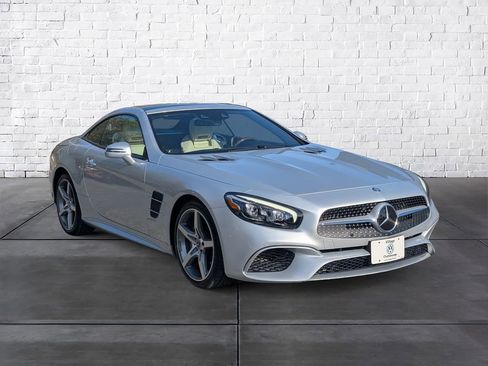 Used 2017 Mercedes-Benz SL 550 image 2