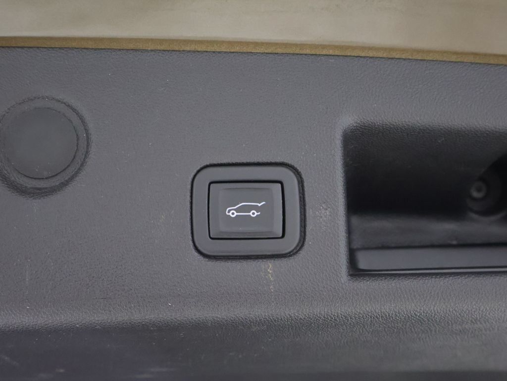 Used 2024 Chevrolet Equinox LT w/ LPO, Floor Liner Package FWD image 20
