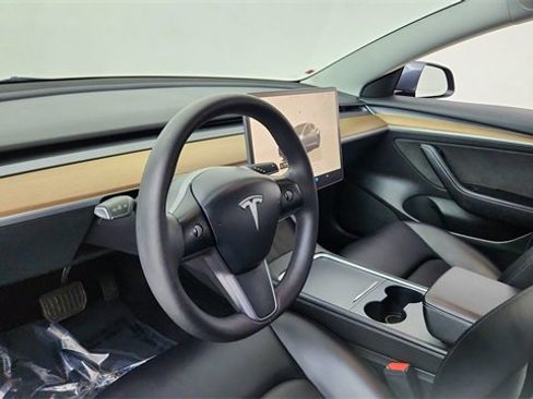 Used 2023 Tesla Model 3 Standard Range image 17