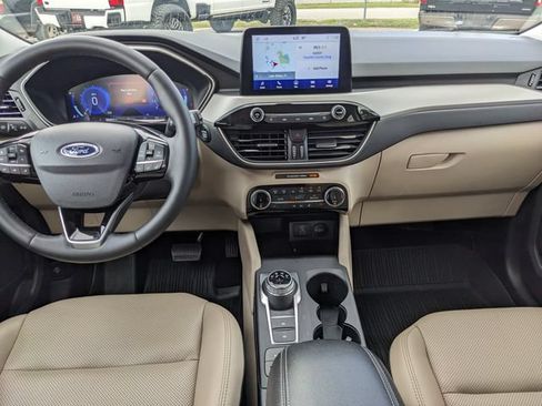 Certified 2022 Ford Escape SEL w/ Technology Package AWD/4WD image 17