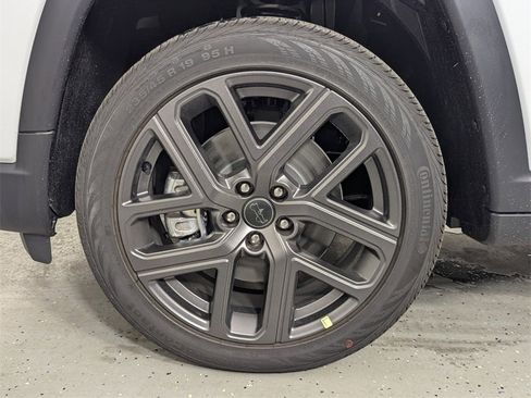 New 2026 Jeep Compass Limited w/ Sun, Sound & Navigation Group image 9