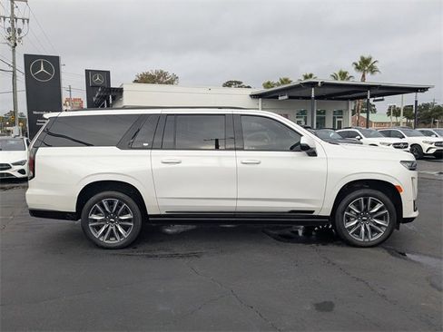 Used 2022 Cadillac Escalade ESV Sport w/ Touring Package image 4