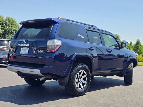 Used 2022 Toyota 4Runner TRD Off-Road AWD/4WD image 8
