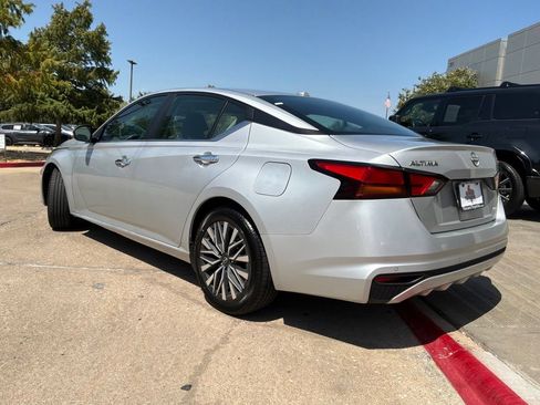 Used 2023 Nissan Altima 2.5 SV FWD image 8