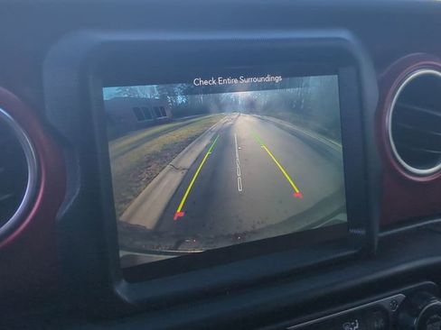 Used 2022 Jeep Wrangler Unlimited Rubicon w/ Cold Weather Group image 4