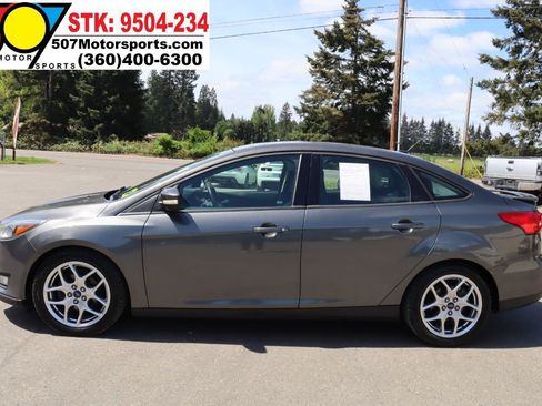 Used 2015 Ford Focus SE w/ Equipment Group 201A FWD image 5